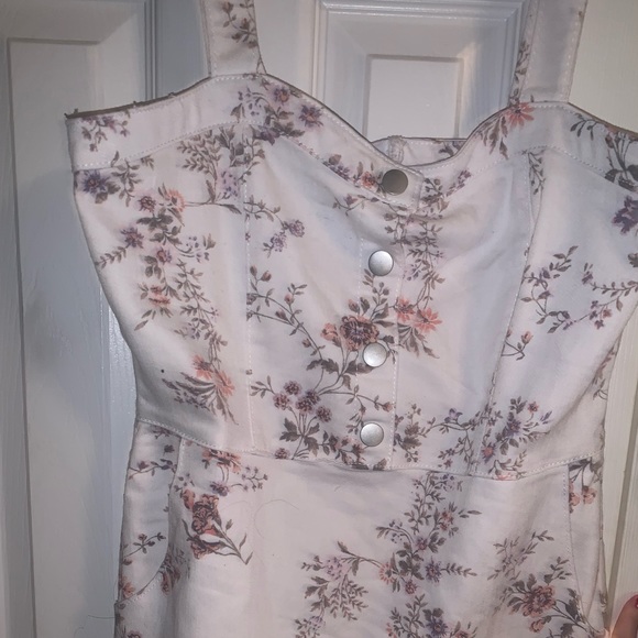 White floral dress. Size Large - Picture 1 of 2